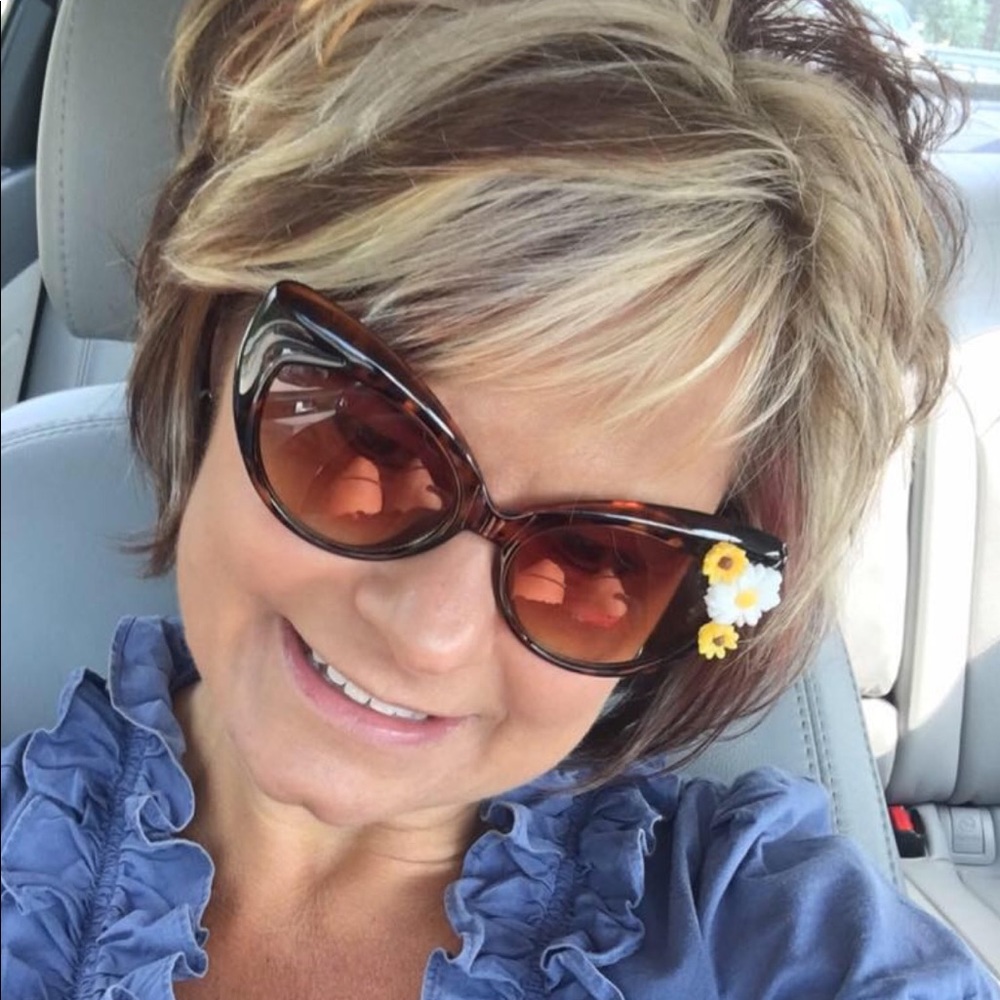 Meet your Posher, Angela